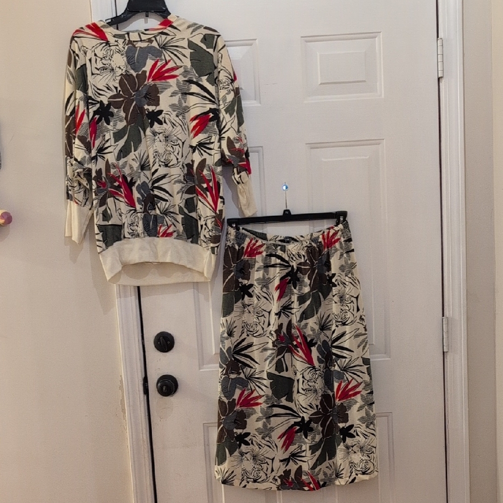 NWOT Sloppy Joes Casual Wear Tiger/Floral Blouse And Skirt Set, Uni Size